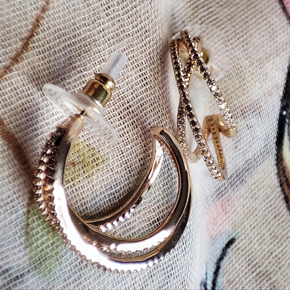 Pink Linen Brand Cubic Zirconia Curled Triple Gold Tone Plated Hoop Earrings NIB - Picture 7 of 11